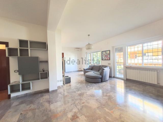 Appartamento in vendita di 180 m² in Via Raffaele Cappelli