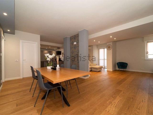 Appartamento in vendita di 180 m² in Via Regio Parco, 77