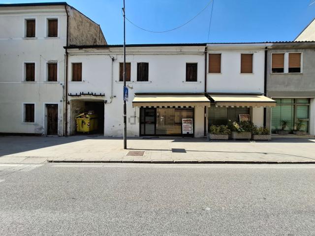 Appartamento in vendita di 180 m² in Via Umberto Iº, 80