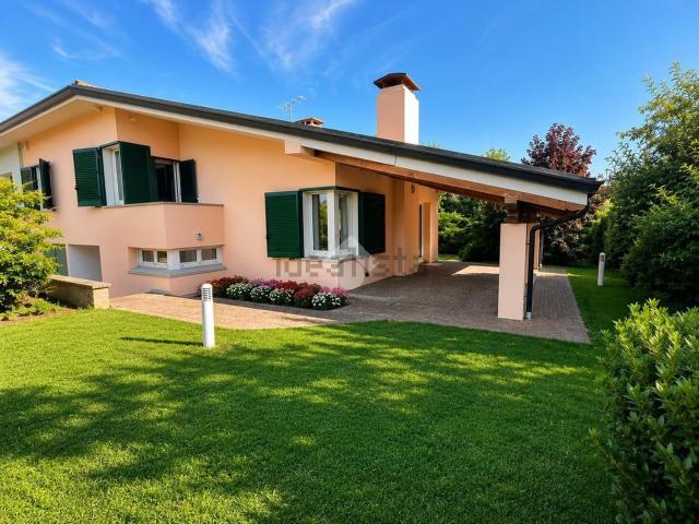 Appartamento in vendita di 180 m² in Via Vecchia Postale, 6