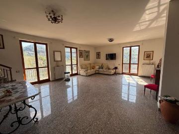 Appartamento in vendita di 180 m² in Via Vicinale Casa Stanzione, 1