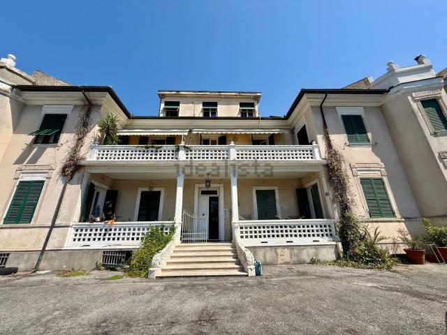 Appartamento in vendita di 180 m² in Via Villini di Sturla, 4