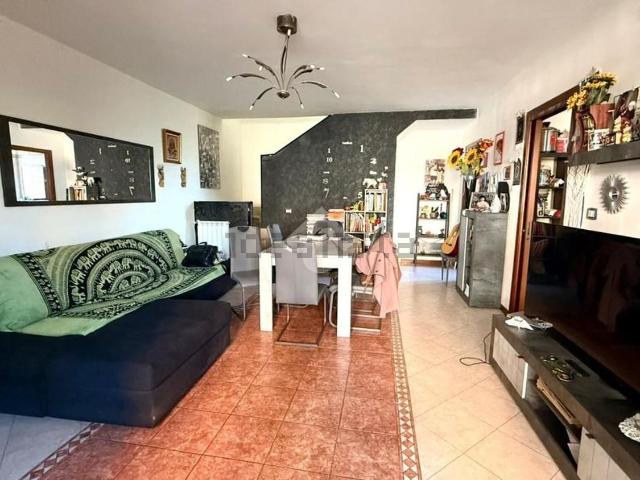 Appartamento in vendita di 180 m² in Viale degli Ulivi, 11