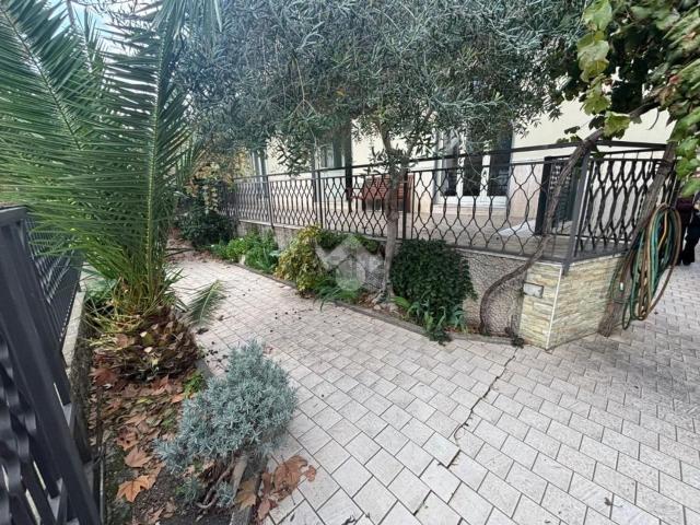 Appartamento in vendita di 180 m² in Viale dei Platani, 43