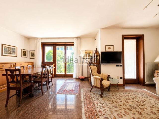 Appartamento in vendita di 180 m² in Viale dei Tigli, 16
