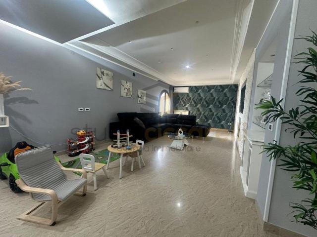 Appartamento in vendita di 180 m² in Viale del Mare