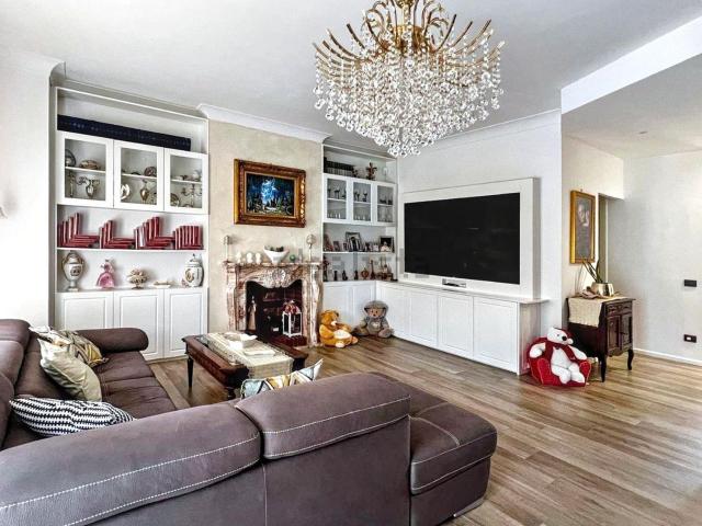 Appartamento in vendita di 180 m² in Piazza Giulio Beverini