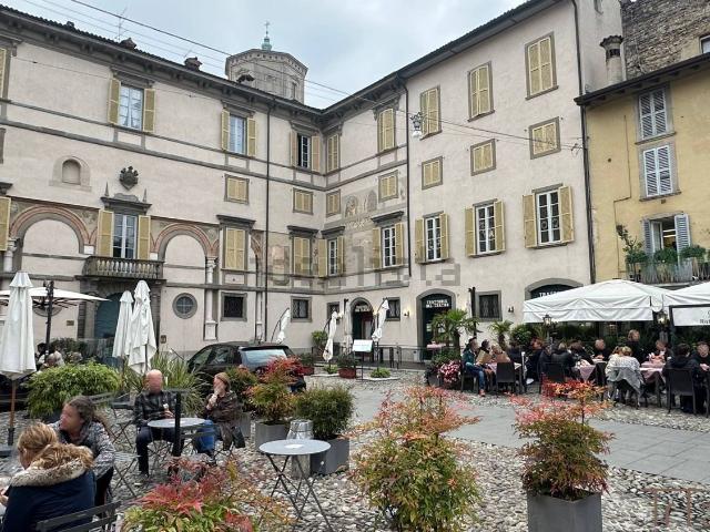 Appartamento in vendita di 180 m² in Piazza Lorenzo Mascheroni