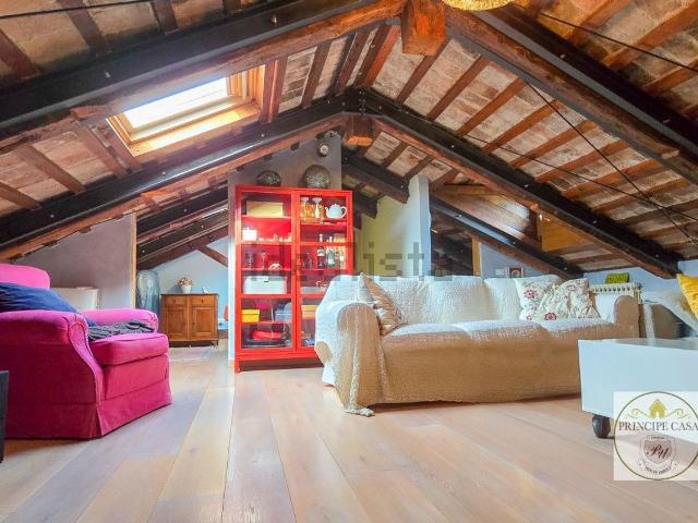 Appartamento in vendita di 180 m² in Piazza Maggiore