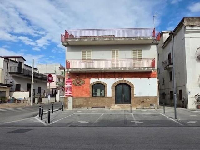 Appartamento in vendita di 180 m² in Piazza Papa Giovanni XXIII, 4