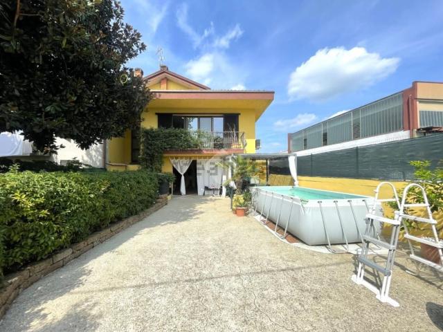 Appartamento in vendita di 180 m² in Strada Statale 10 Padana Inferiore, 11