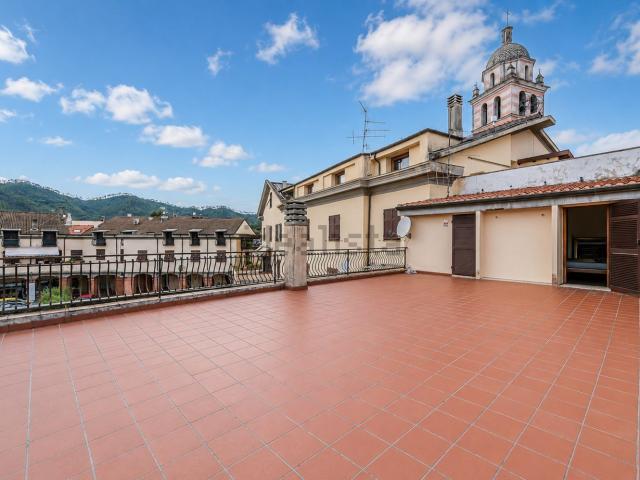 Appartamento in vendita di 181 m² in Via Briniati