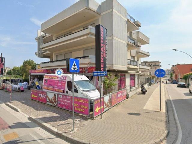 Appartamento in vendita di 181 m² in Via Domiziana, 284