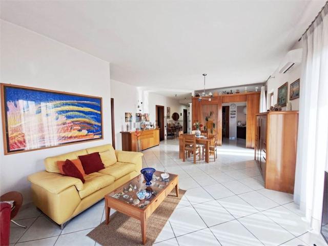 Appartamento in vendita di 181 m² in Via della Costituente, 4