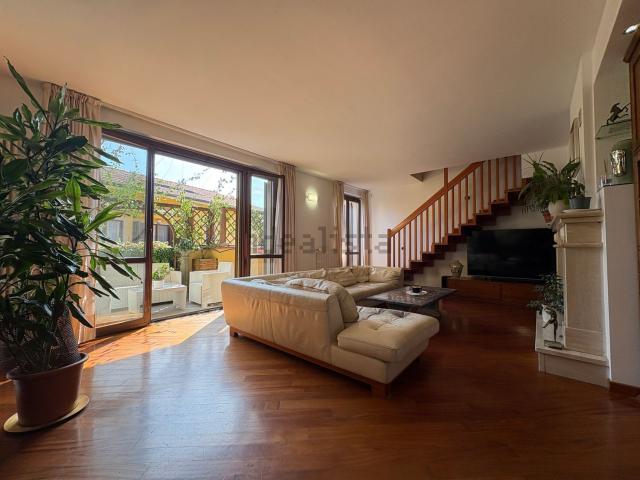 Appartamento in vendita di 181 m² in Via della Tavolera
