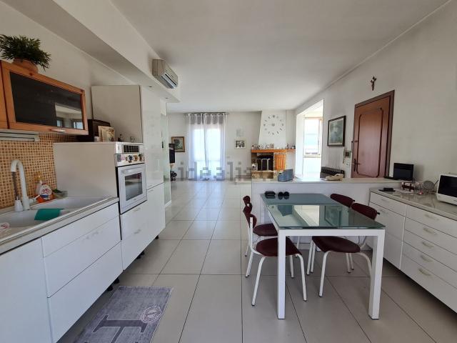 Appartamento in vendita di 181 m² in Via Piersanti Mattarella, 6