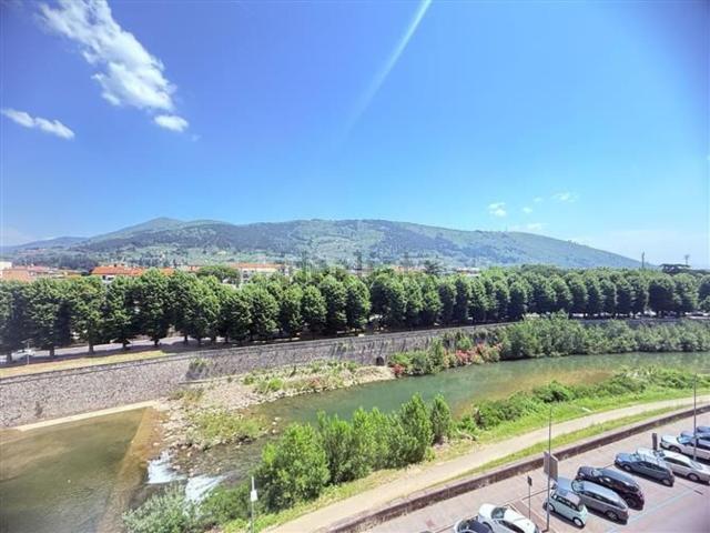 Appartamento in vendita di 181 m² in Via Tiziano