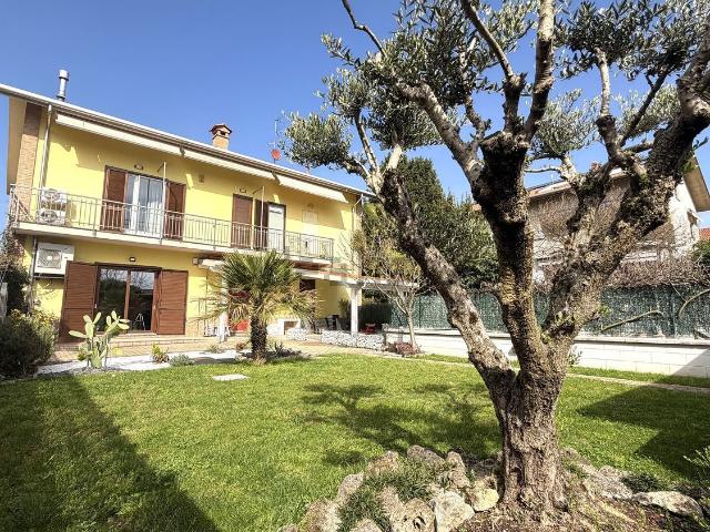 Appartamento in vendita di 182 m² in Via Cascina Colombara, 14