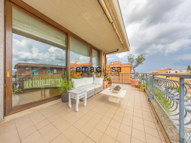 Appartamento in vendita di 182 m² in Via di Quarto Grande, 54