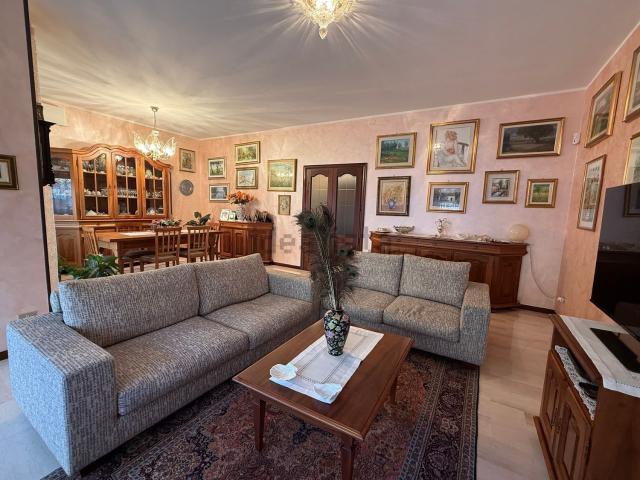 Appartamento in vendita di 182 m² in Via Roberto Moroni, 7