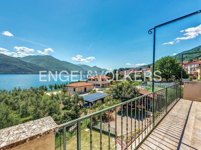 Appartamento in vendita di 182 m² in Via Regina