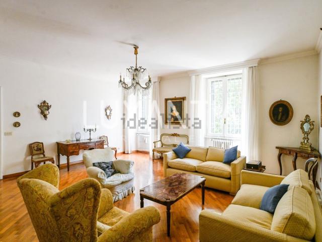 Appartamento in vendita di 182 m² in Viale della Piramide Cestia, 1