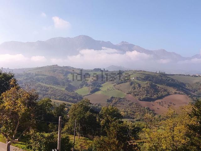 Appartamento in vendita di 182 m² in Contrada Chioviano Alto, 55