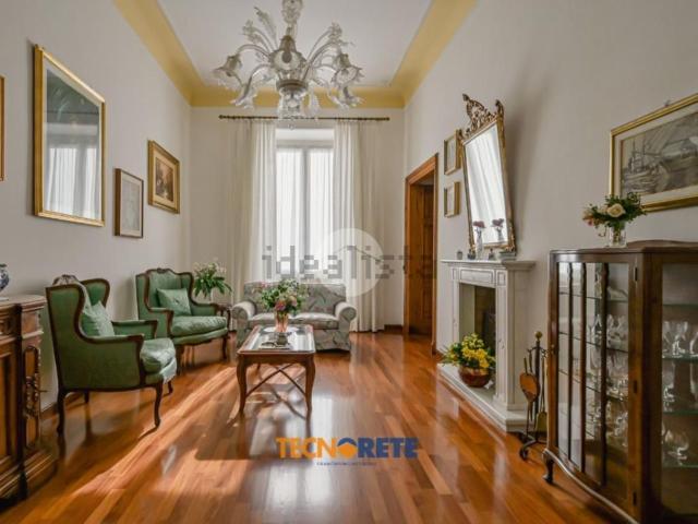 Appartamento in vendita di 182 m² in Corso Cavour, 172
