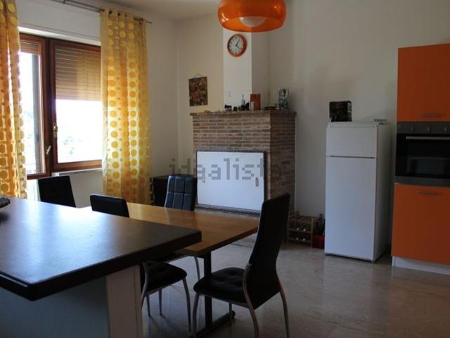 Appartamento in vendita di 183 m² in Via Amendola, 238