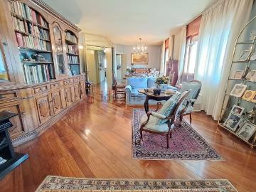 Appartamento in vendita di 183 m² in Via Antonio Simeone Sografi