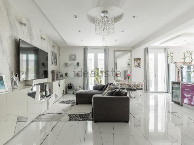 Appartamento in vendita di 183 m² in Via Andrea Costa, 144