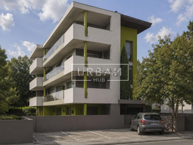 Appartamento in vendita di 183 m² in Via Fratelli Basini