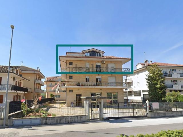 Appartamento in vendita di 183 m² in Viale Trieste, 76
