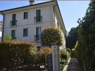 Appartamento in vendita di 183 m² in Viale Dante Alighieri, 14