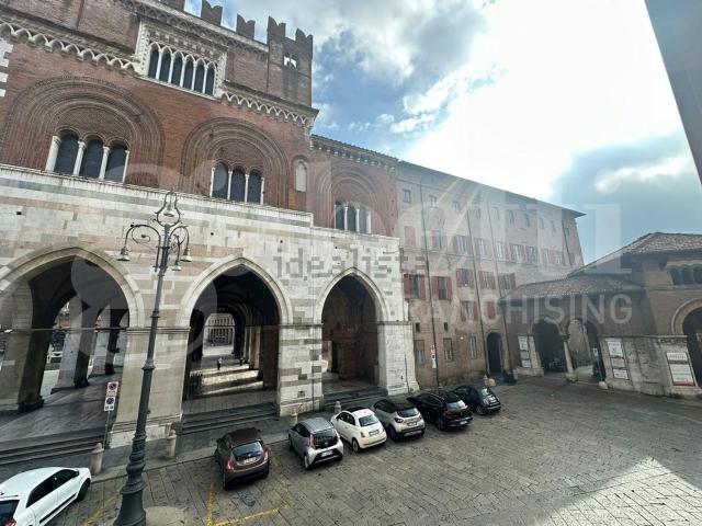 Appartamento in vendita di 183 m² in Piazza Cavalli, 15