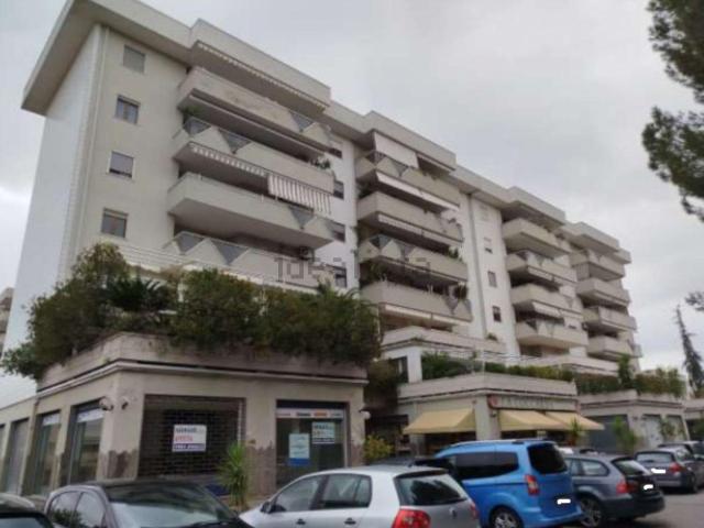 Appartamento in vendita di 183 m² in Strada Statale 19 delle Calabrie, 64