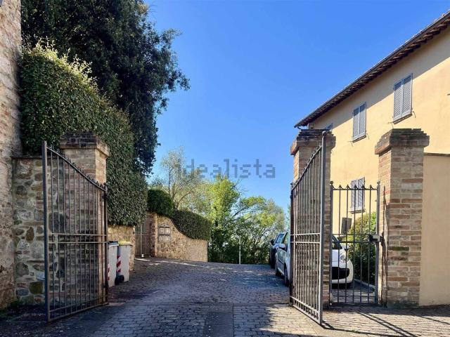 Appartamento in vendita di 183 m² in Strada Ponte d&apos Oddi, 13