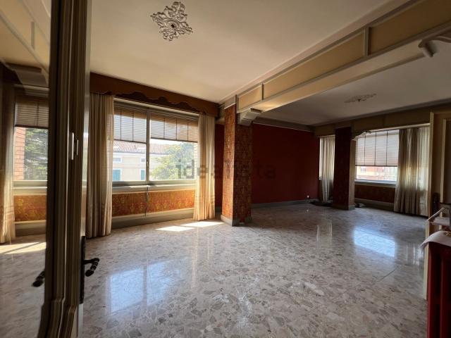 Appartamento in vendita di 184 m² in Via Cisa
