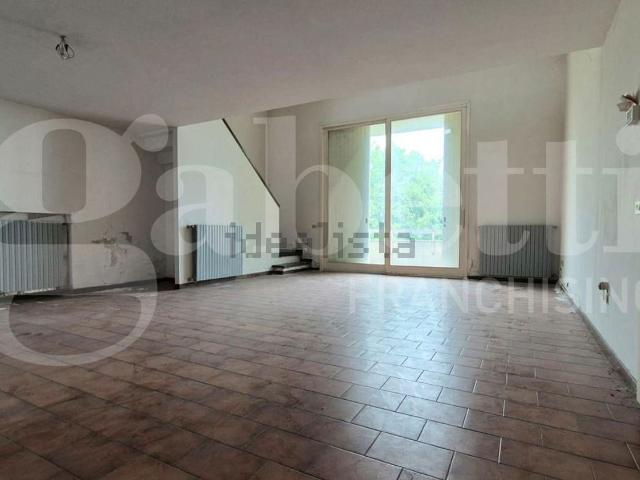 Appartamento in vendita di 184 m² in Via Aldo Moro, 4