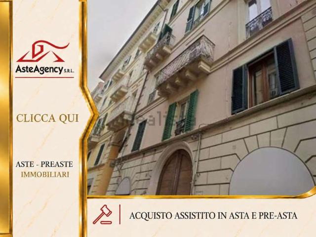 Appartamento in vendita di 184 m² in Via Arniense, 38