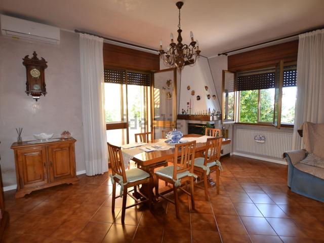 Appartamento in vendita di 184 m² in Via Brigata Lupi di Toscana, 22