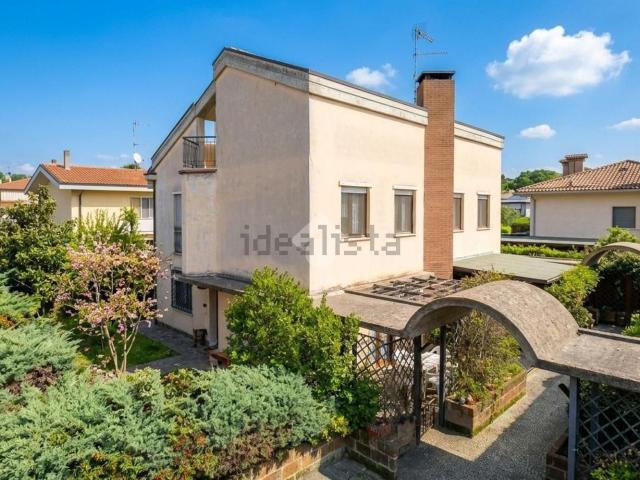 Appartamento in vendita di 184 m² in Via dei Ciclamini, 8