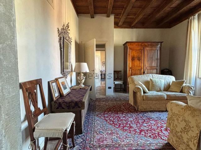 Appartamento in vendita di 184 m² in Via San Pietro