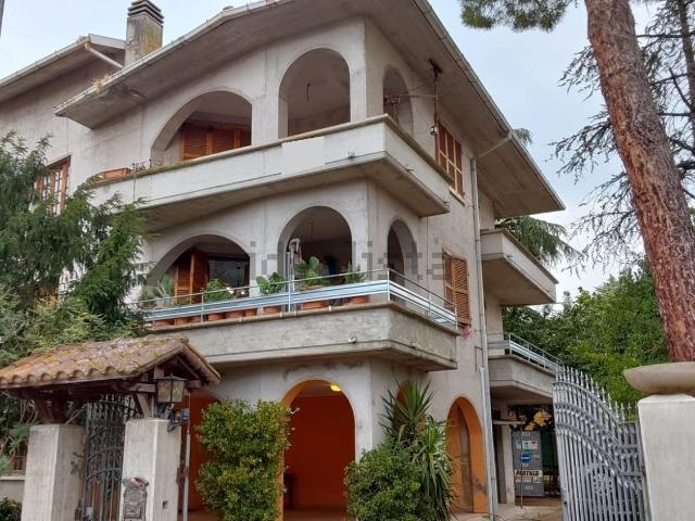 Appartamento in vendita di 184 m² in Via Raoul Follerau