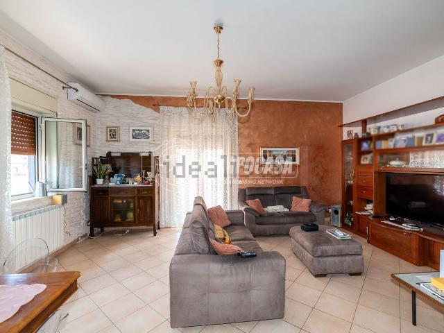 Appartamento in vendita di 184 m² in Via Trento