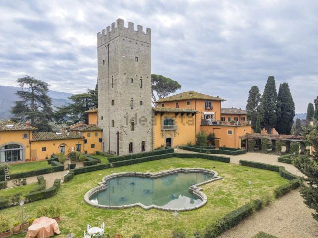 Appartamento in vendita di 184 m² in Via Ubaldino Peruzzi, 158