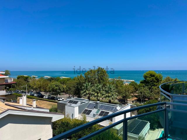 Appartamento in vendita di 184 m² in Viale Primo Vere, 138