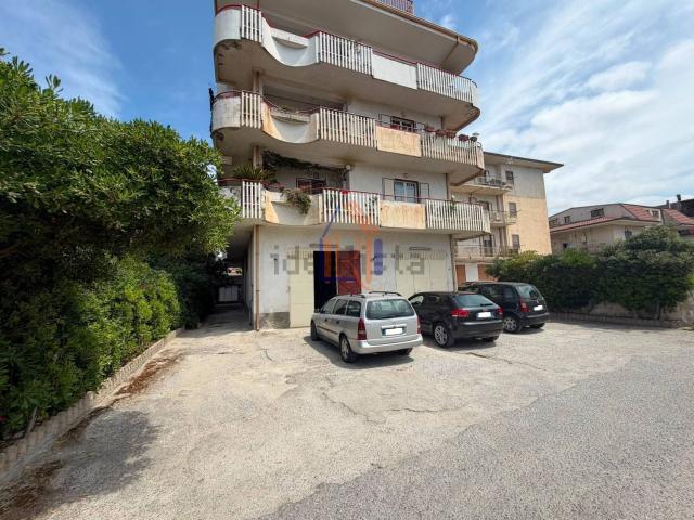 Appartamento in vendita di 185 m² in Via Abate Roberto di Grandmesnil, 16