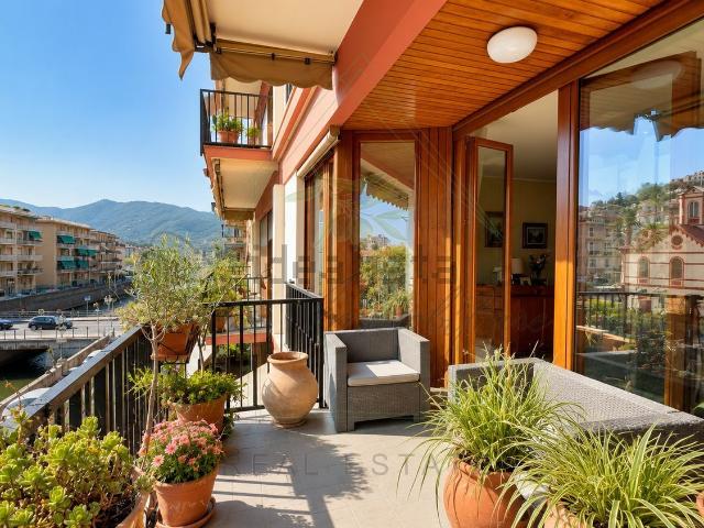 Appartamento in vendita di 185 m² in Via Armando Diaz, 10