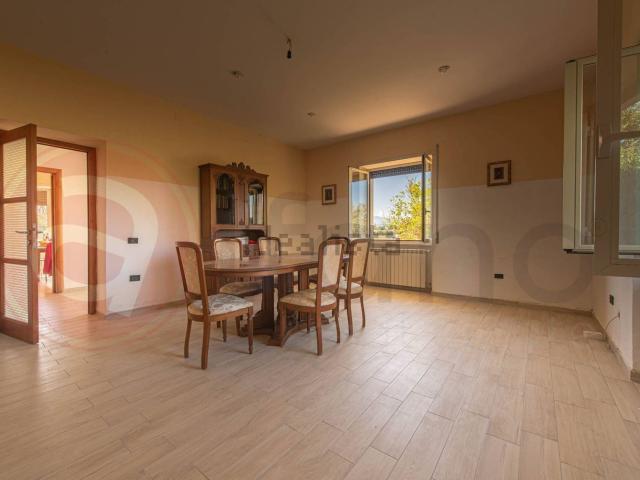 Appartamento in vendita di 185 m² in Via Avelardo, 35